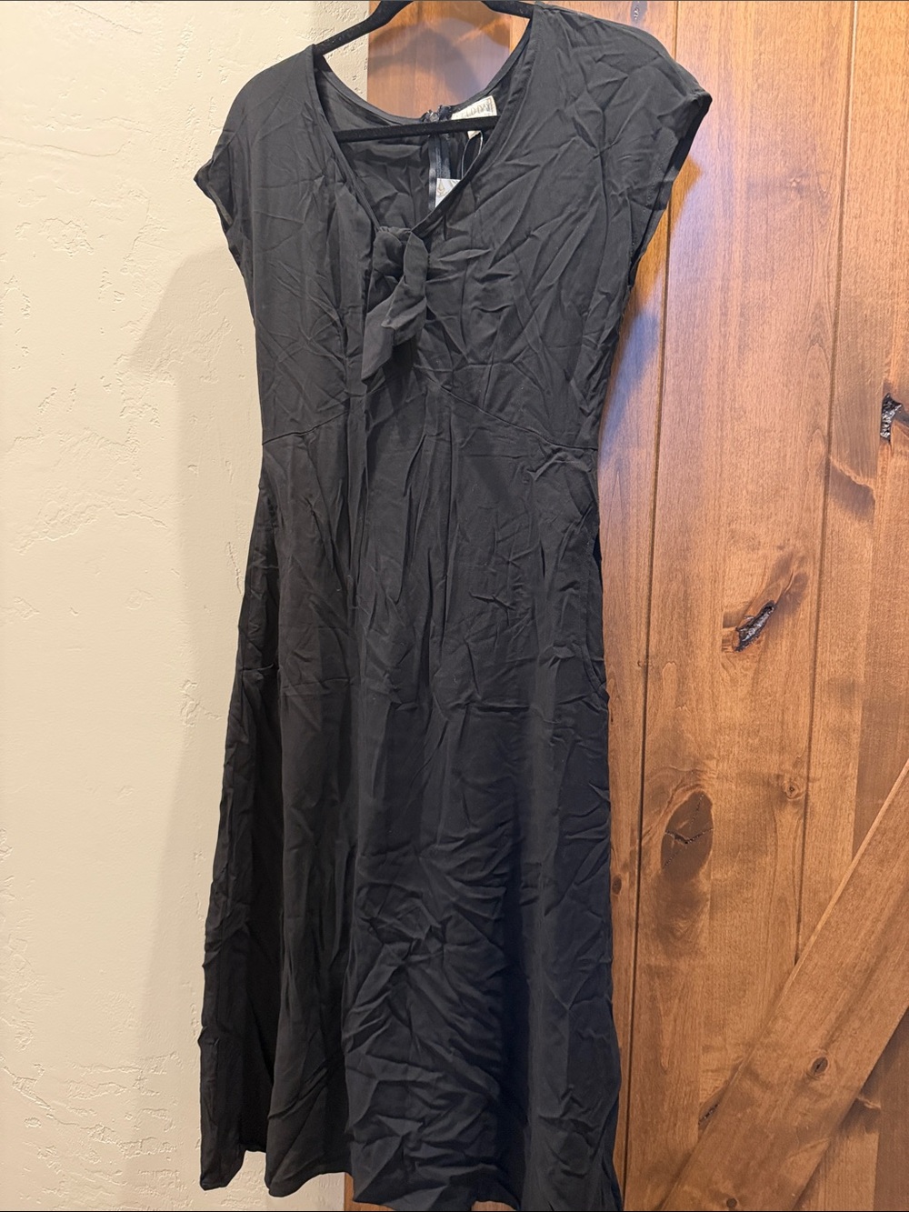 Elegant Black Tie-Neck Cap Sleeve Dress